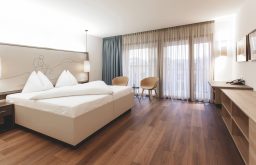 Mẫu sàn gỗ đẹp cho khách sạn nhà hàng DC177