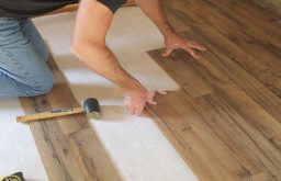 Hỏi báo giá sửa chữa sàn gỗ chống xước?