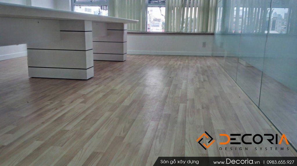 Mẫu sàn gỗ văn phòng màu hạt dẻ